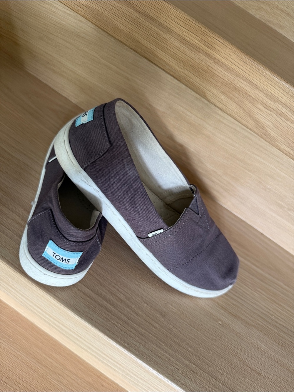 TOMS Slip-On Canvas Shoes in Brown with White Sole Sz 5 big Kids